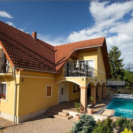 Villa Mikes Siófok Esterno foto