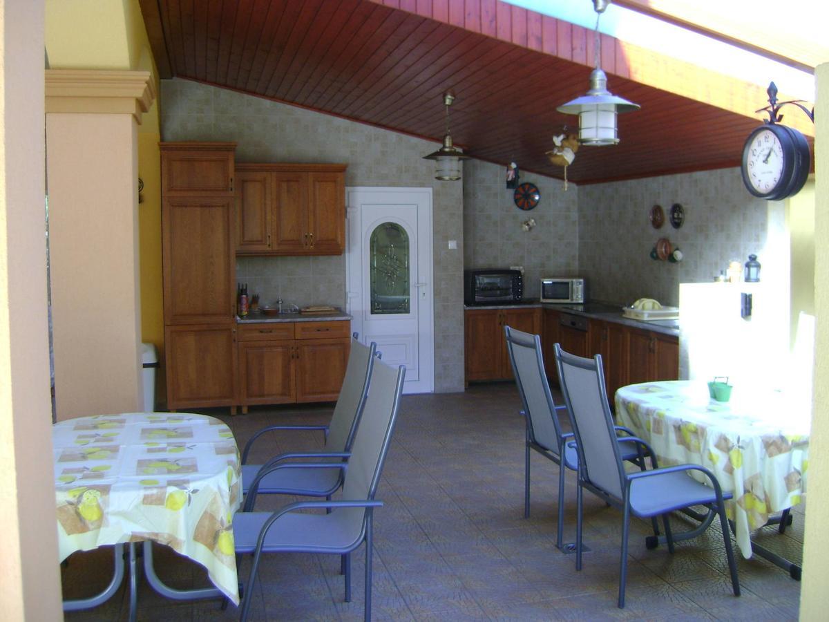 Villa Mikes Siófok Esterno foto