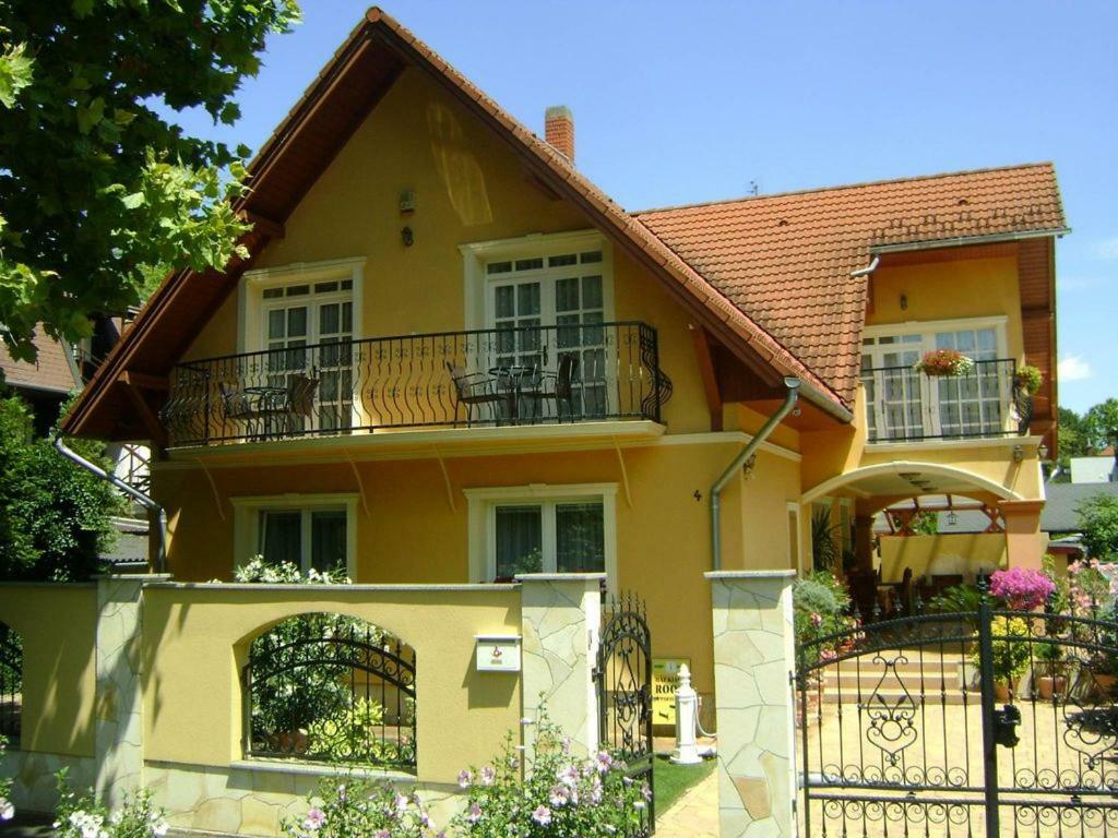 Villa Mikes Siófok Esterno foto